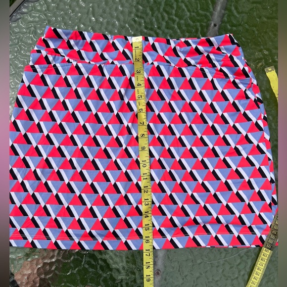 Tail White Label Bright Colored Triangular Pattern Tennis Golf Skort NWOT - Picture 3 of 8